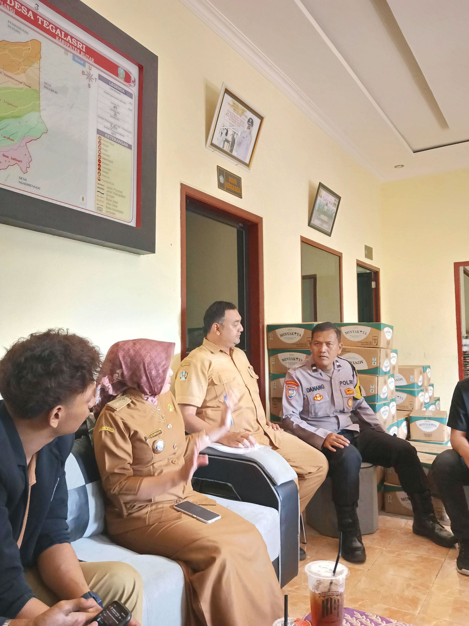 Dokumentasi wawancara bersama Kepala Desa dan Sekretaris Desa Tegalasri.