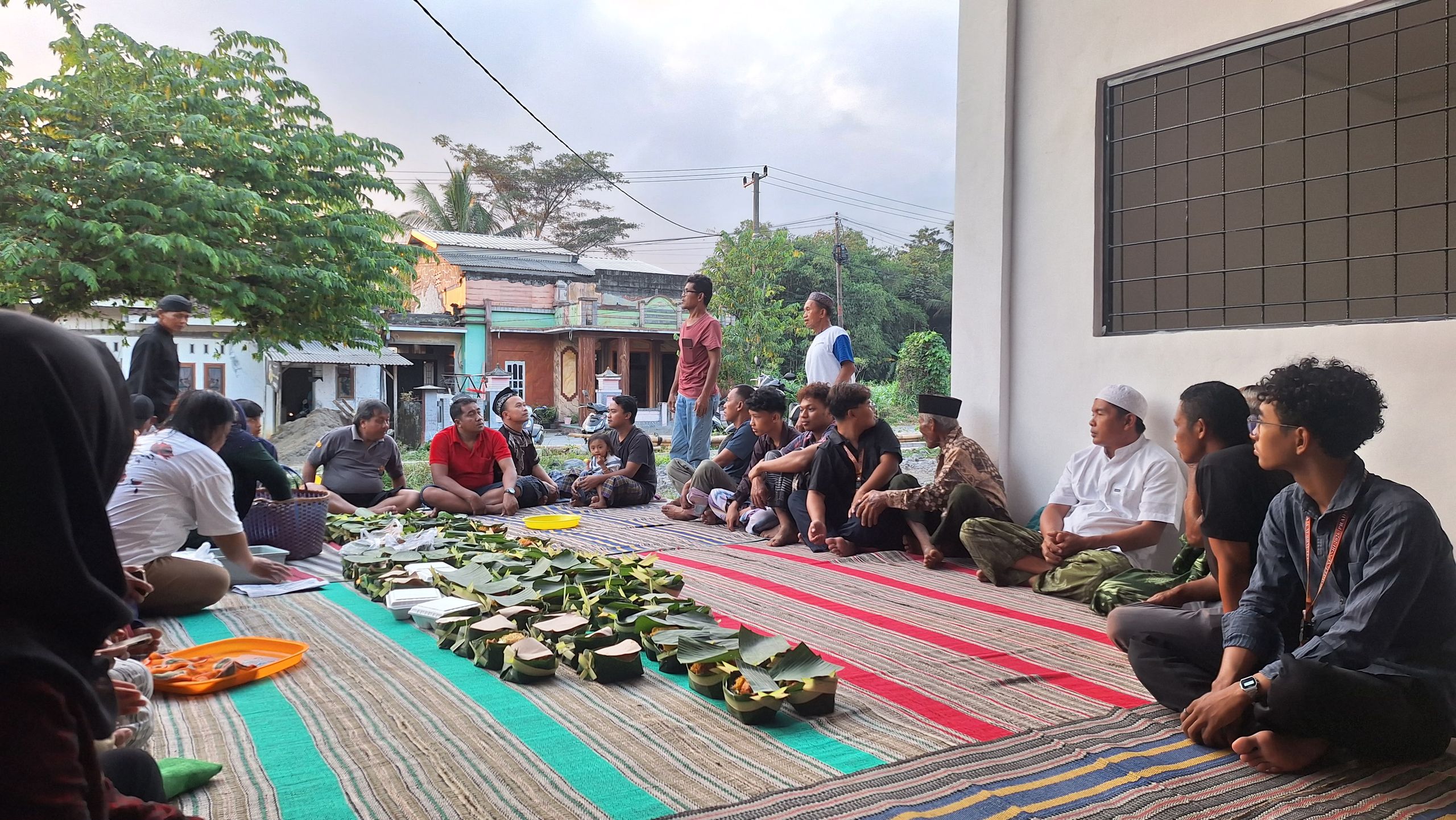 Hangatkan Kebersamaan di Tahun Baru Islam, Tim UM BBM Ikuti Tradisi Baritan Bersama Warga Desa Tegalasri