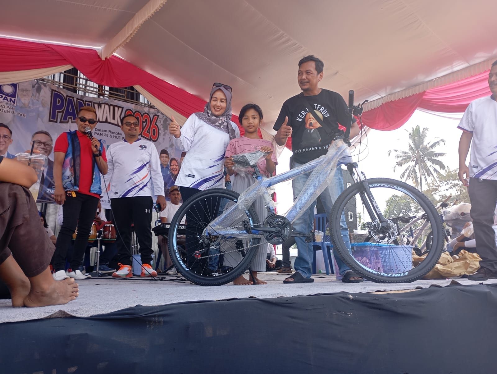 ribuan warga meriahkan jalan sehat desa tegalasri semarak hut ke 81 repubik indonesia